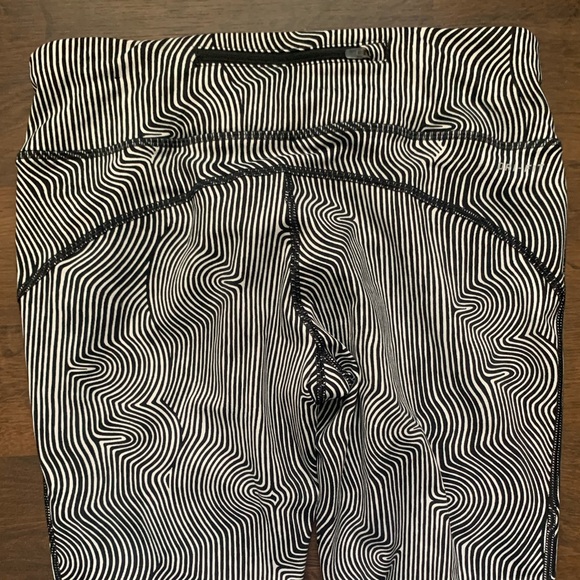 Nike Dri-Fit Patterned Tights - Picture 4 of 4